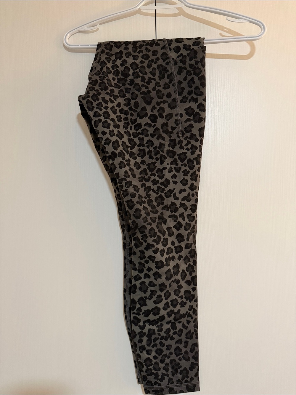 Lululemon Leopard Print High Rise Leggings Size 10 Gray Black - Picture 1 of 6